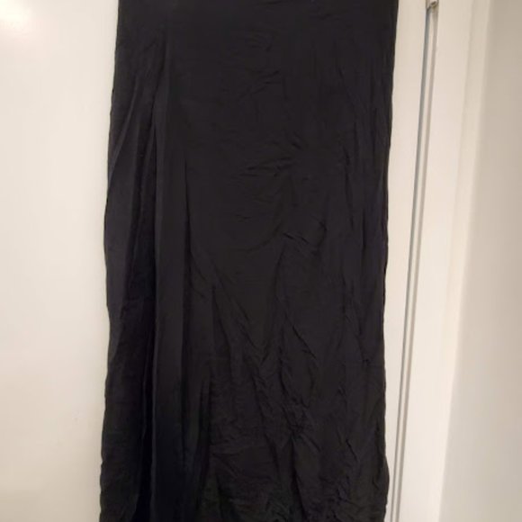 Black Maxi Skirt with Slit and Zipper Closure, Size Medium - Picture 6 of 6